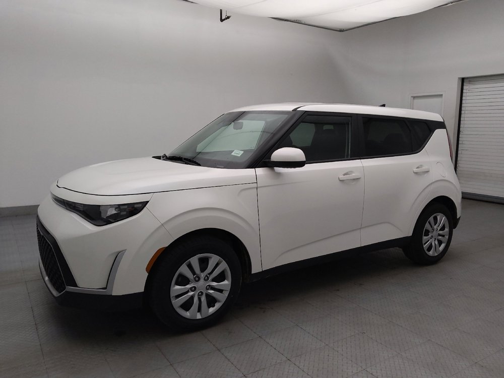 Used 2025 Kia Soul LX FWD image 2