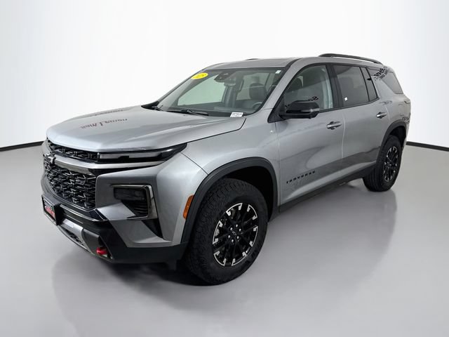Used 2025 Chevrolet Traverse Z71 w/ Driver Confidence Package AWD/4WD image 3