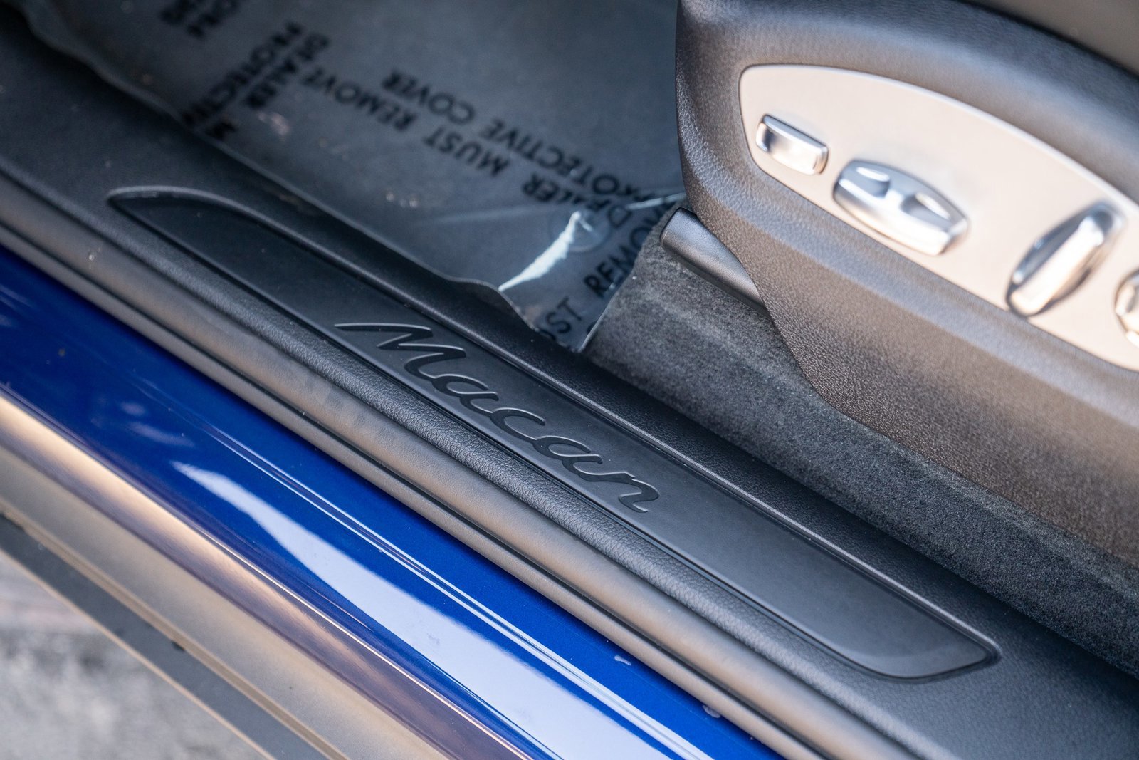 Certified 2026 Porsche Macan AWD/4WD image 12