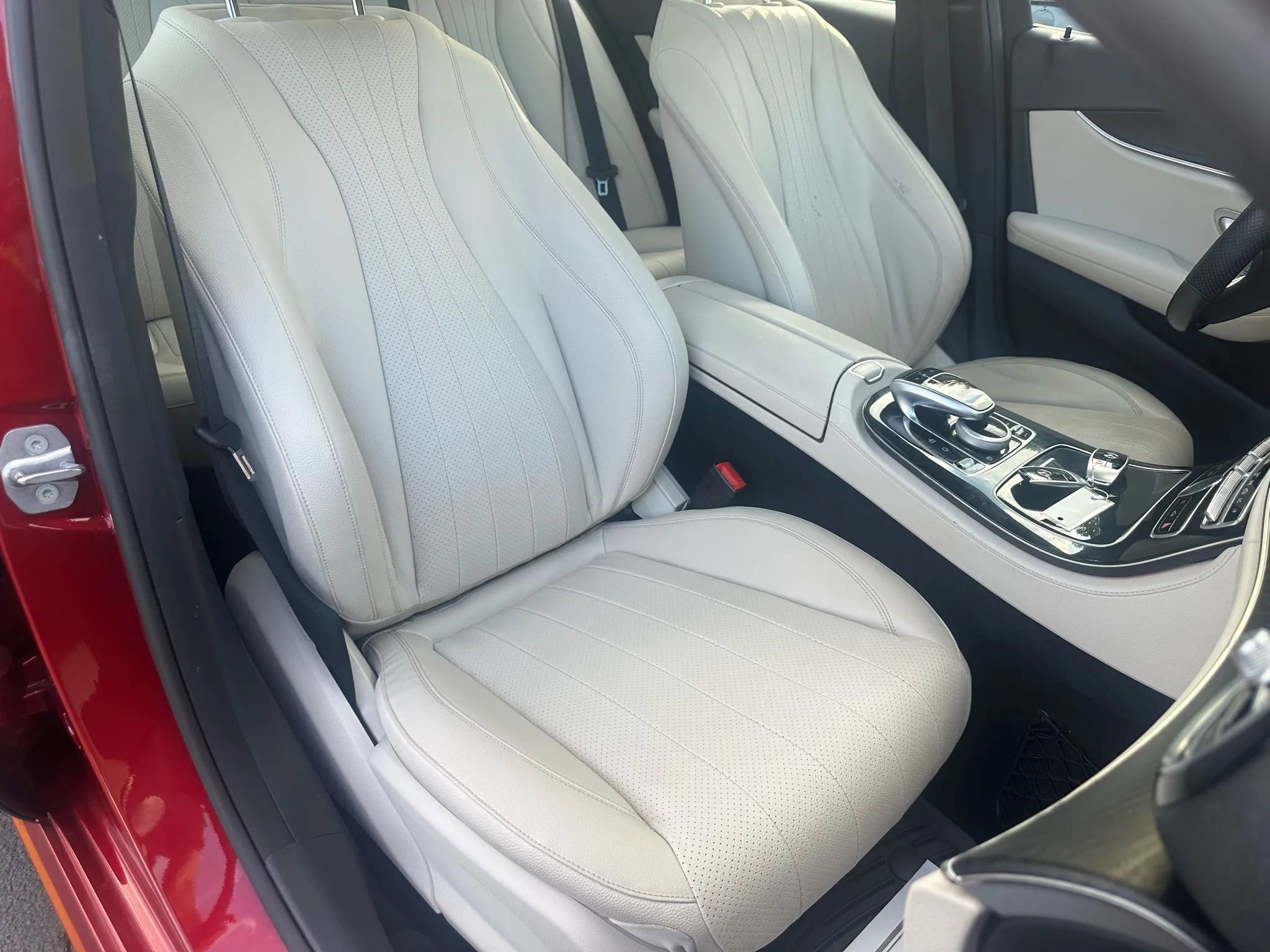 Used 2017 Mercedes-Benz E 300 4MATIC image 30