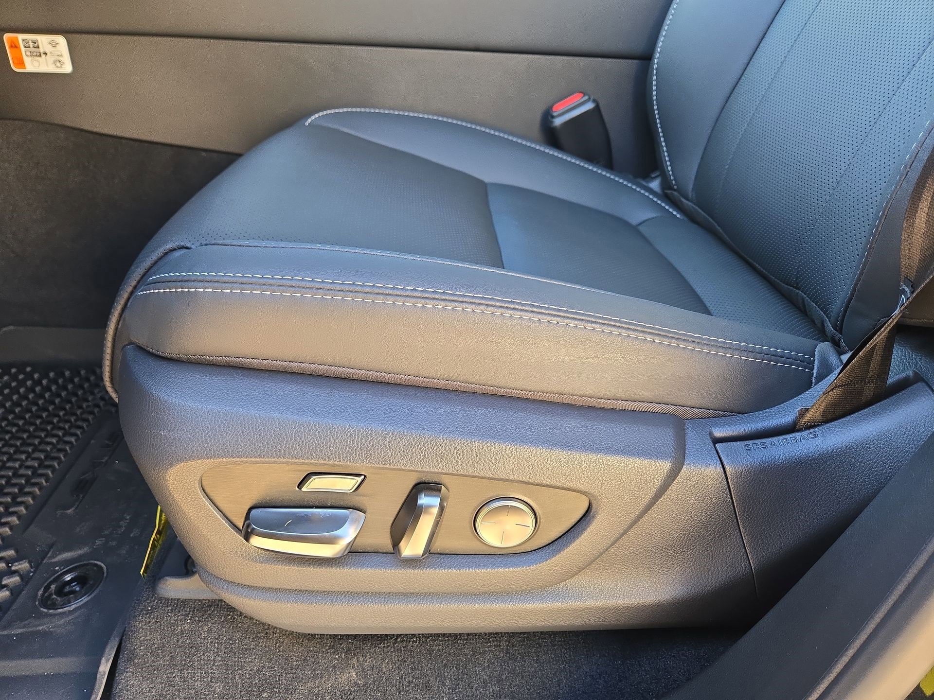 New 2026 Lexus LX 700h Luxury image 17