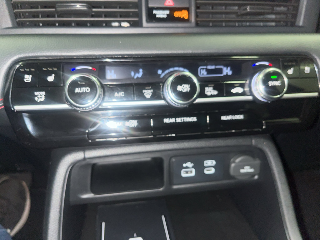 Used 2025 Honda Pilot Black Edition image 28