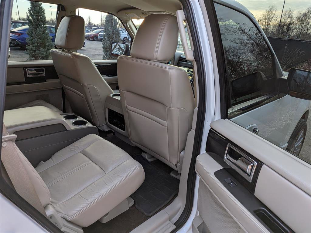 Used 2016 Lincoln Navigator Select image 14