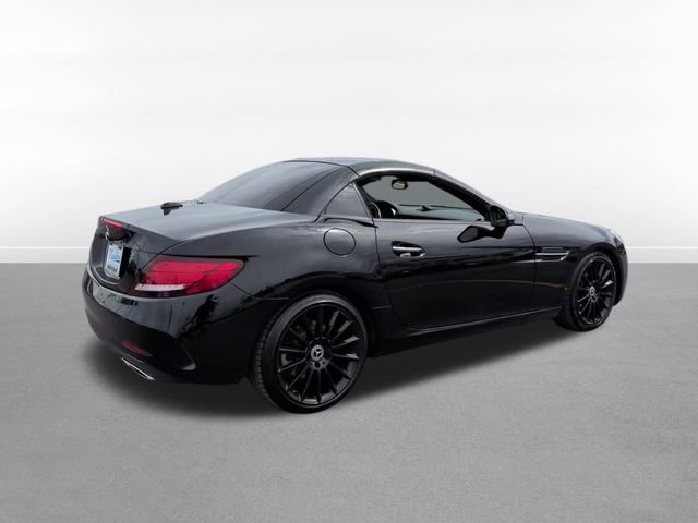 Used 2017 Mercedes-Benz SLC 300 image 4