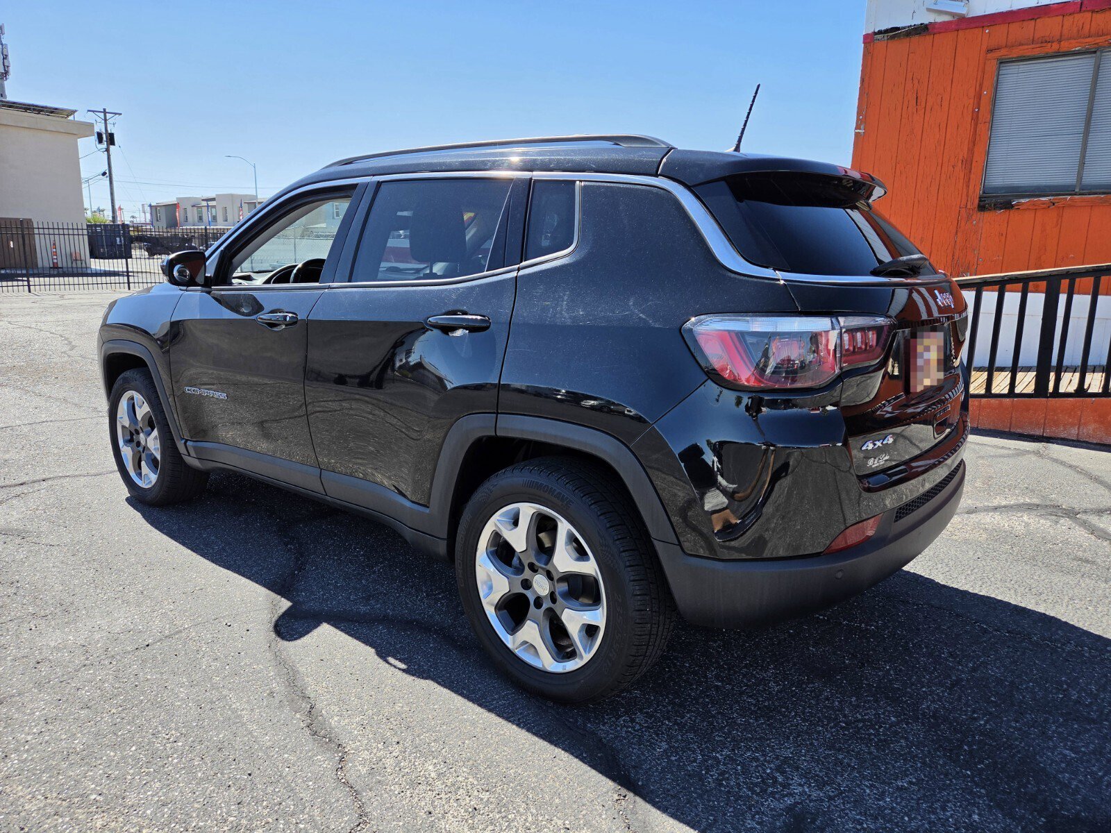 Used 2018 Jeep Compass Limited w/ Navigation Group AWD/4WD image 3