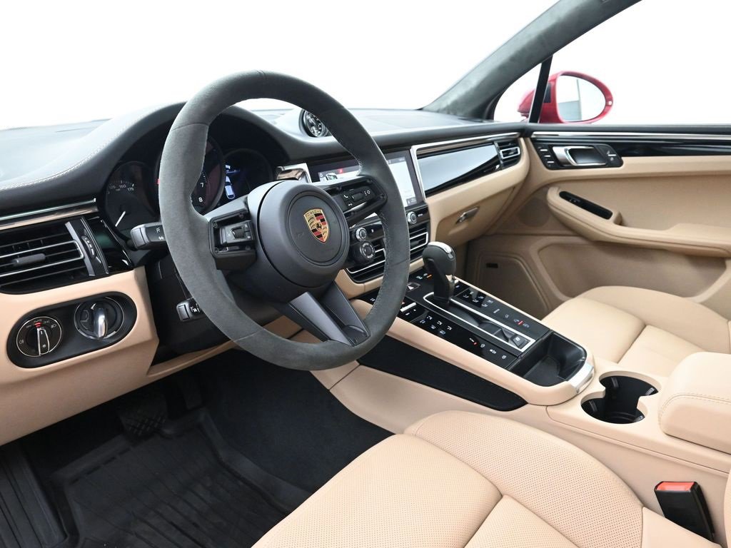 New 2026 Porsche Macan GTS image 4