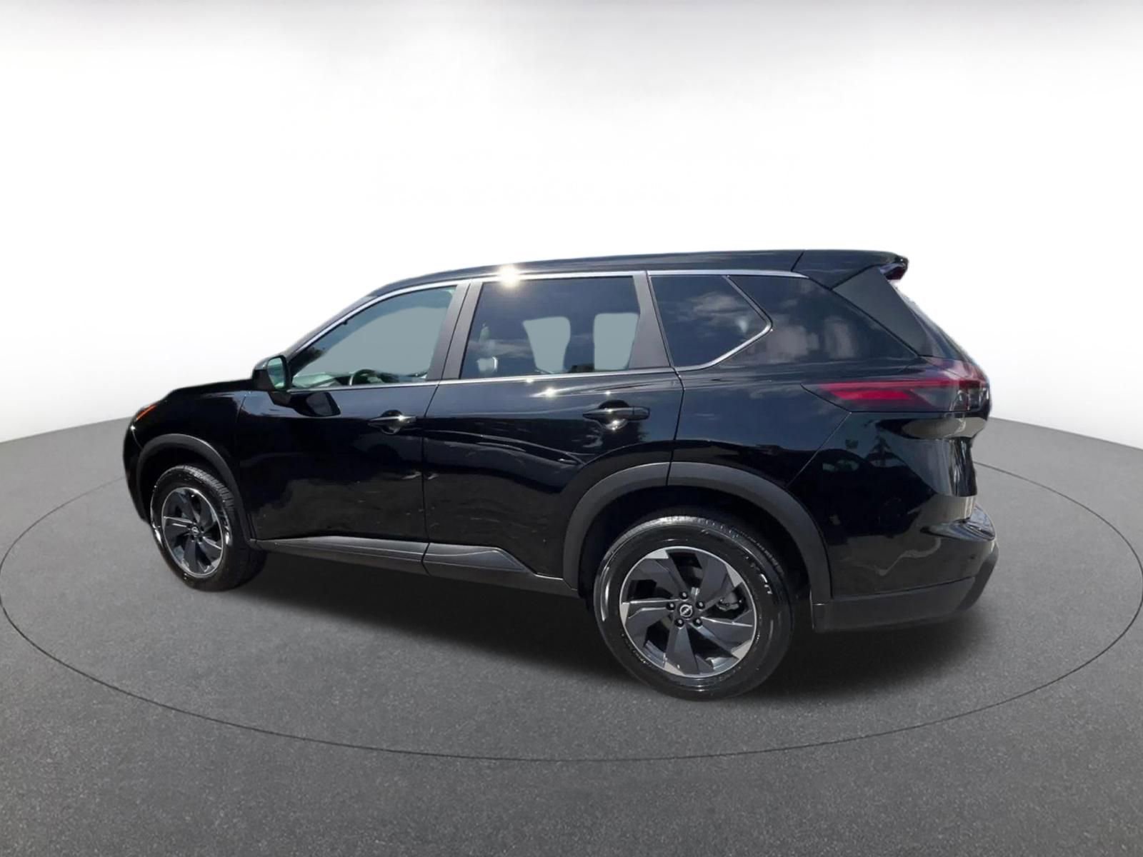 Used 2025 Nissan Rogue SV FWD image 10