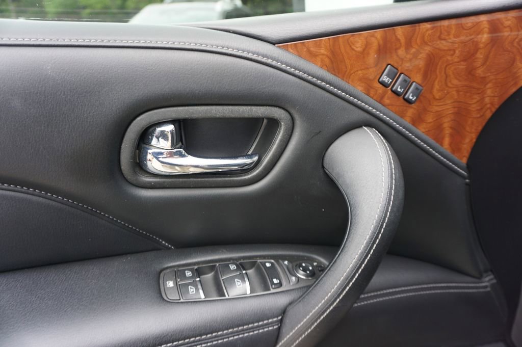 Used 2019 INFINITI QX80 Luxe RWD image 3