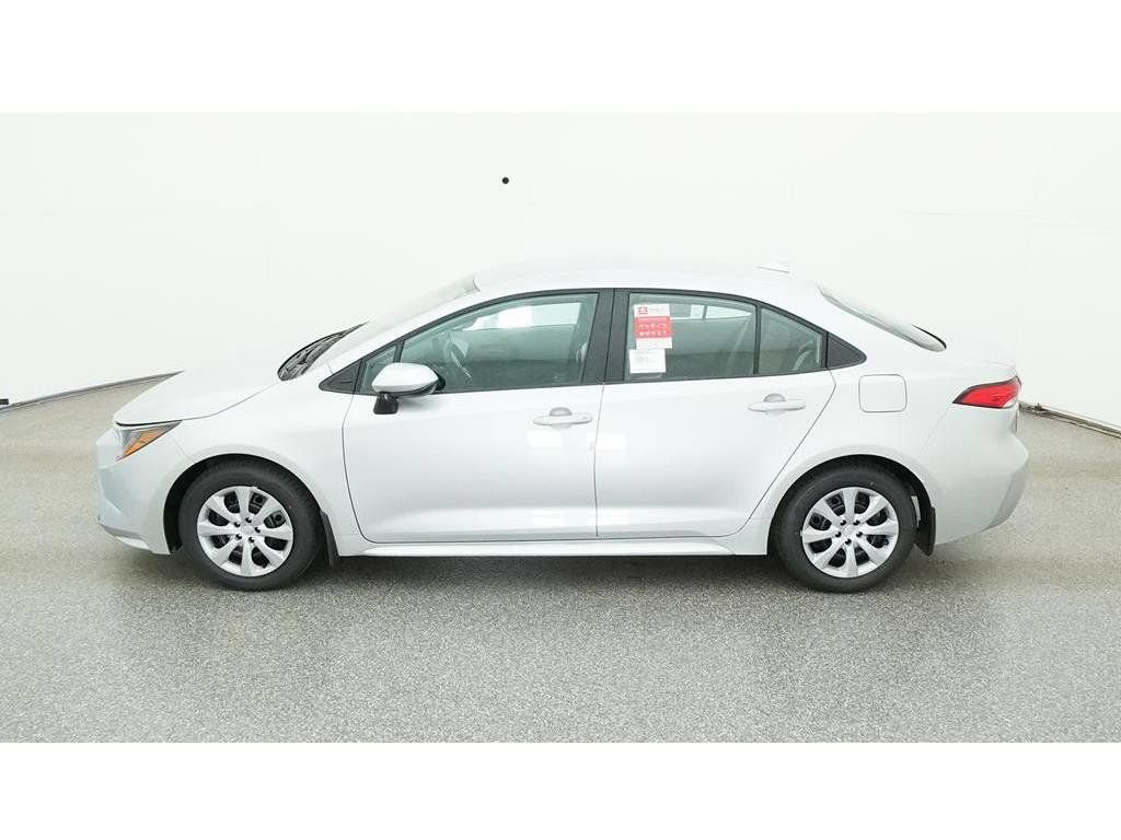 Used 2025 Toyota Corolla LE FWD image 4