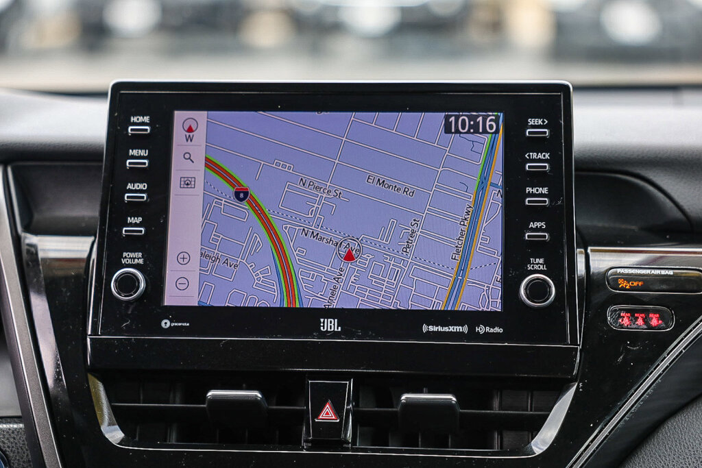 Certified 2021 Toyota Camry XLE w/ Navigation Upgrade Package FWD image 4