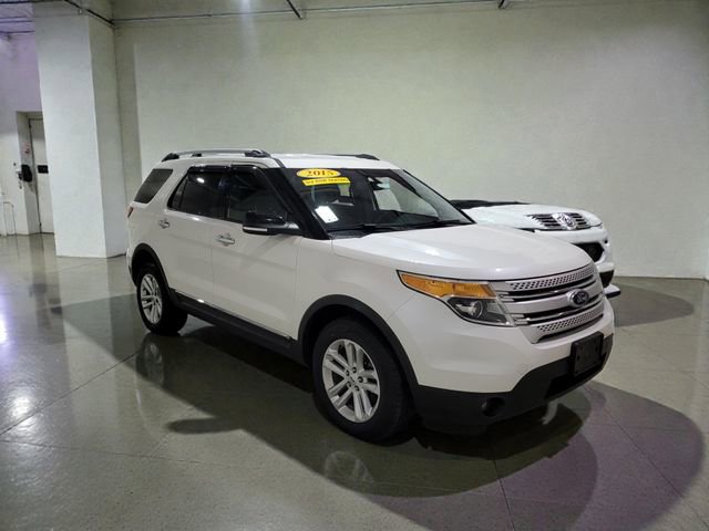 Used 2015 Ford Explorer XLT w/ Equipment Group 201A image 2