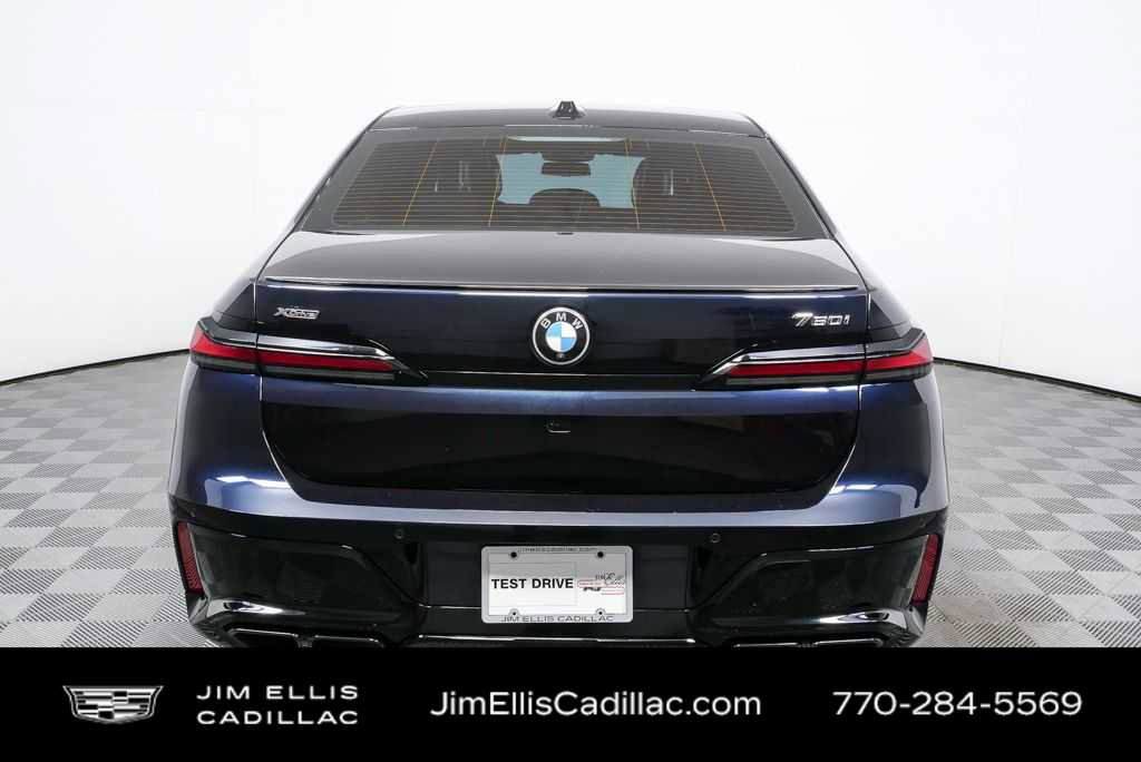 Used 2023 BMW 760i xDrive image 31