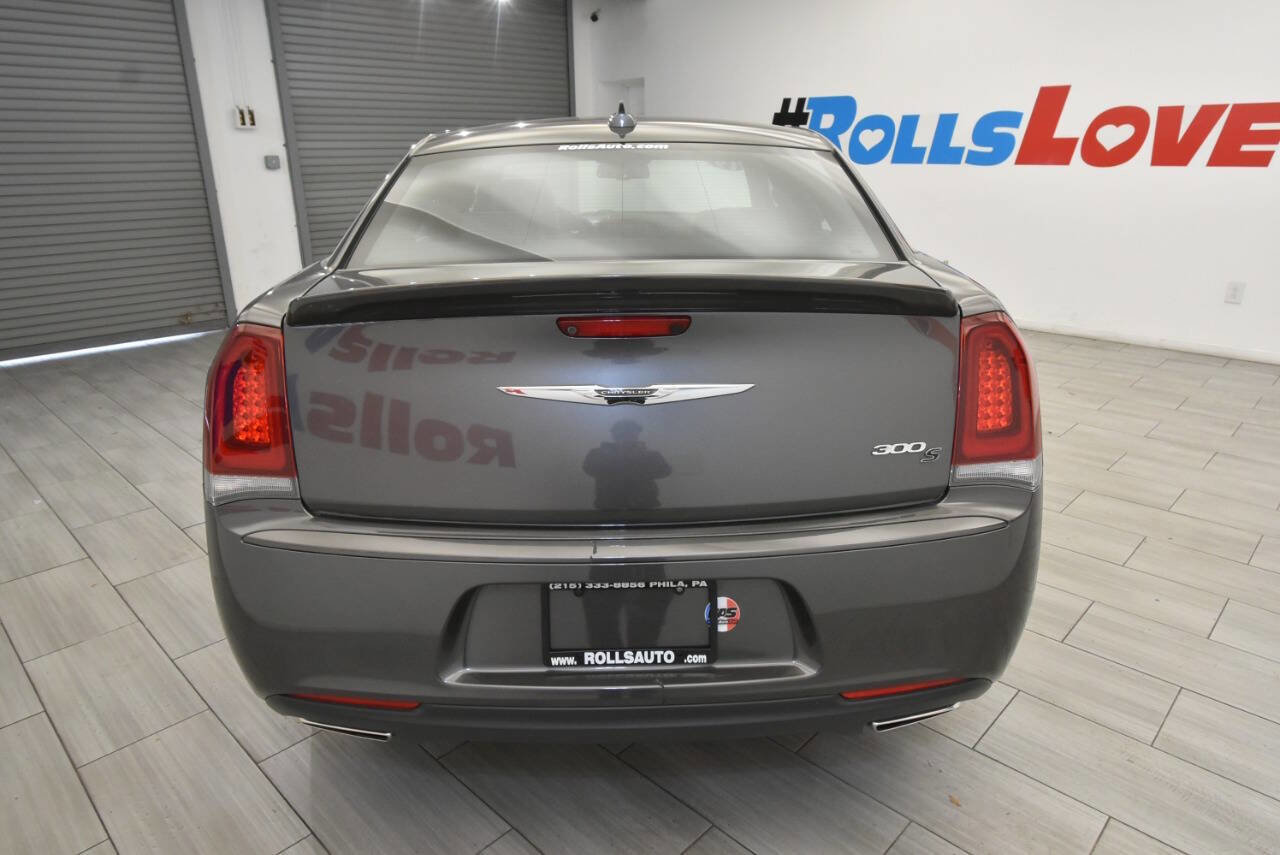 Used 2019 Chrysler 300 S w/ S Model Appearance Package image 4