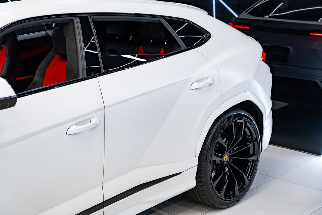 Used 2022 Lamborghini Urus AWD/4WD image 30