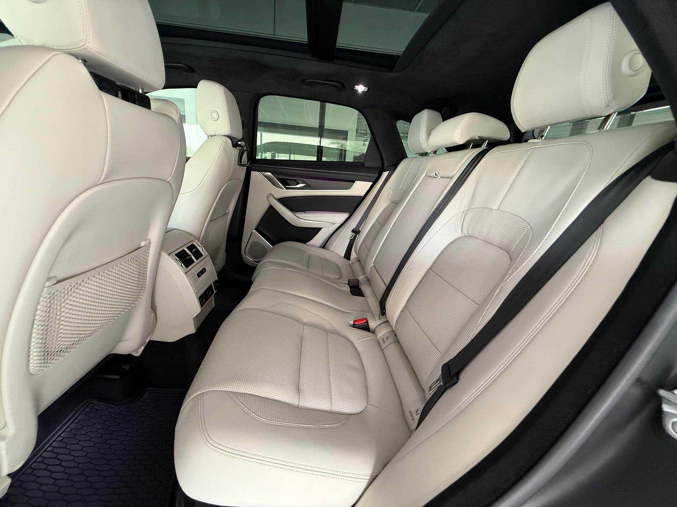 Used 2025 Jaguar F-PACE R-Dynamic S AWD/4WD image 14