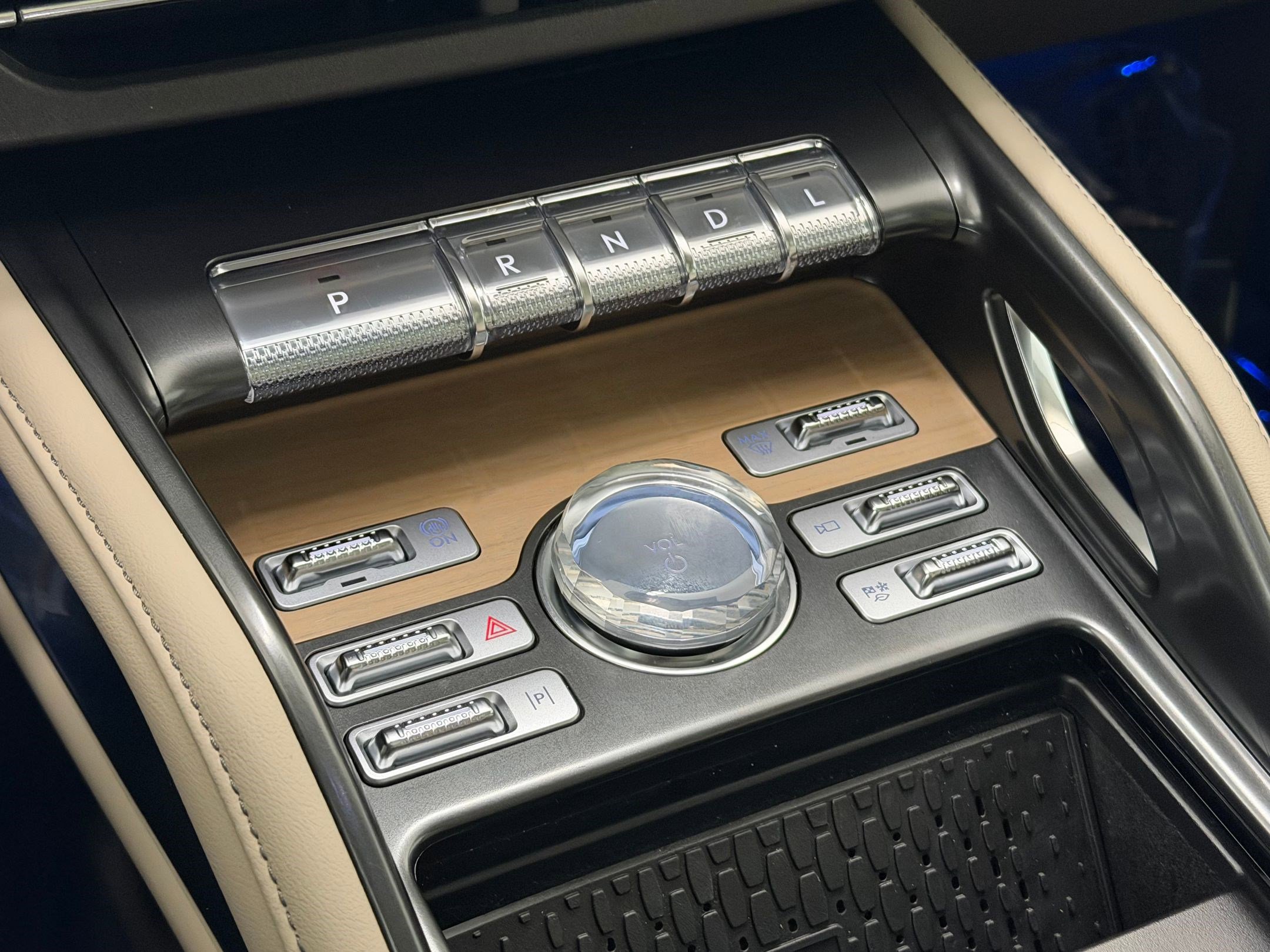 Used 2025 Lincoln Nautilus Reserve AWD/4WD image 29
