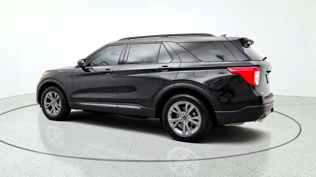 Used 2022 Ford Explorer XLT w/ Equipment Group 202A AWD/4WD image 7