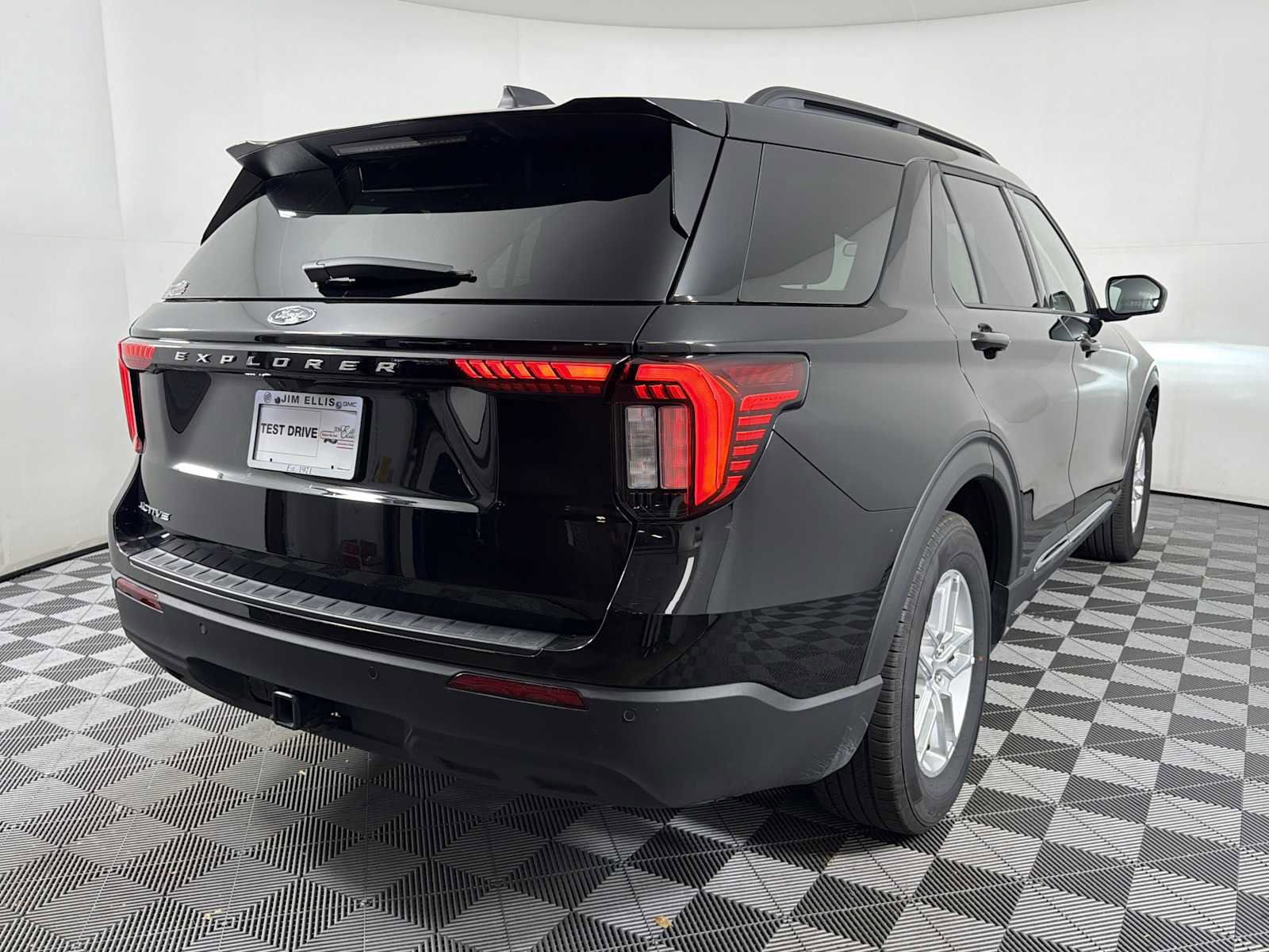 Used 2025 Ford Explorer Active image 12