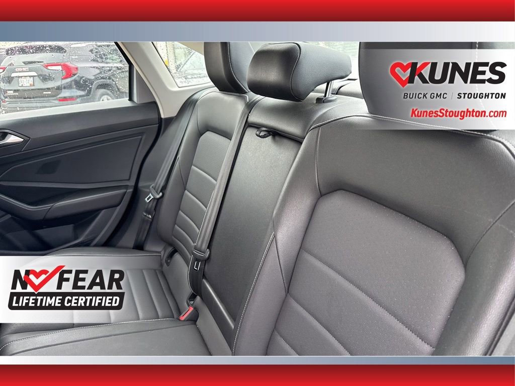 Used 2024 Volkswagen Jetta SE image 37