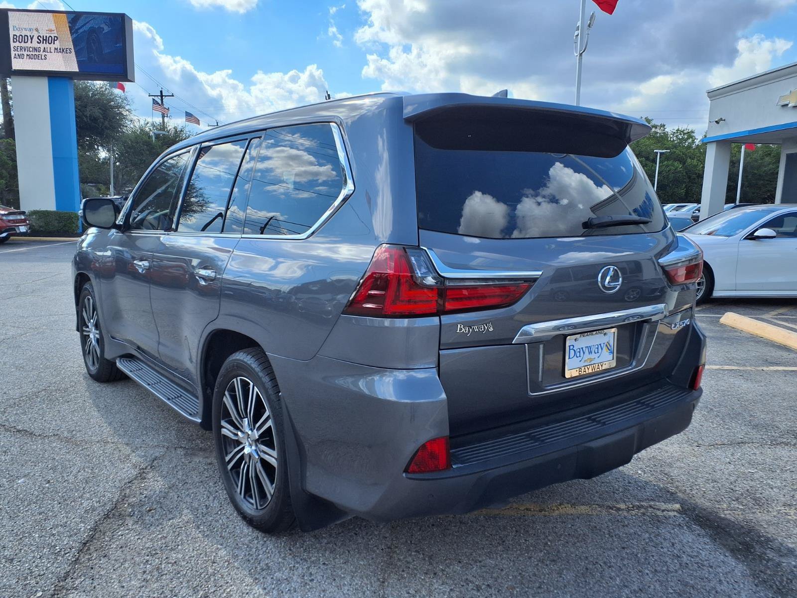 Used 2018 Lexus LX 570 4WD w/ Luxury Package image 23