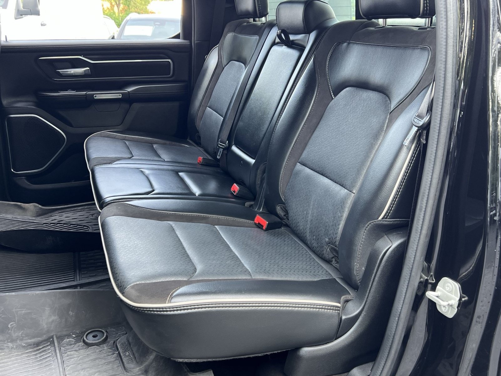Used 2024 RAM 1500 Laramie AWD/4WD image 30