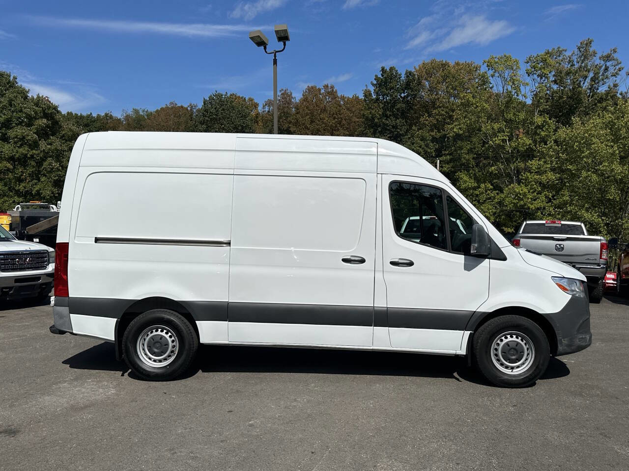 Used 2021 Mercedes-Benz Sprinter 2500 image 2
