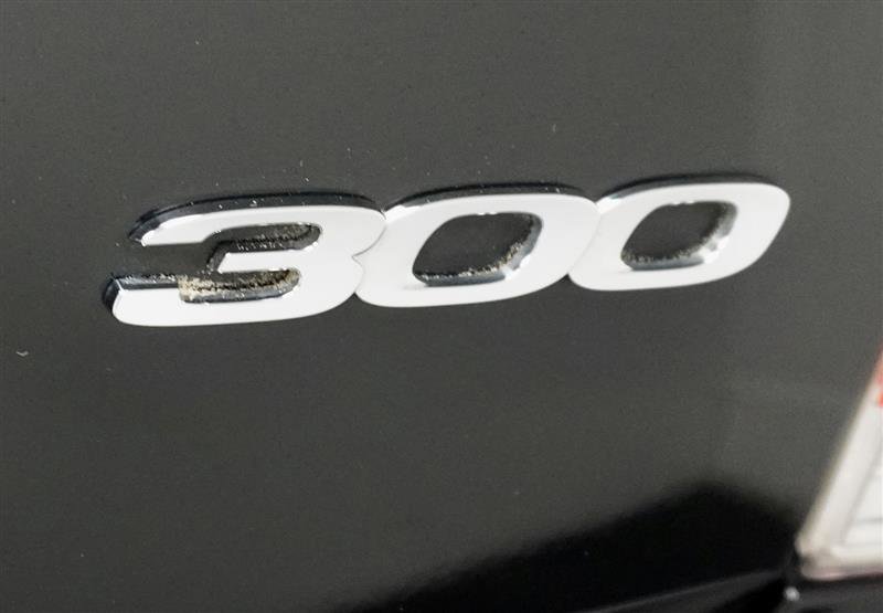 Used 2016 Chrysler 300 Limited w/ Driver Convenience Group image 38