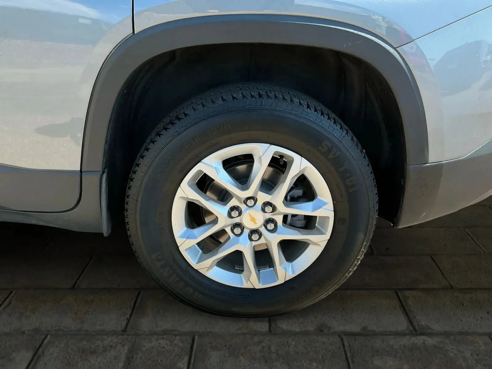 Used 2021 Chevrolet Traverse LT image 19