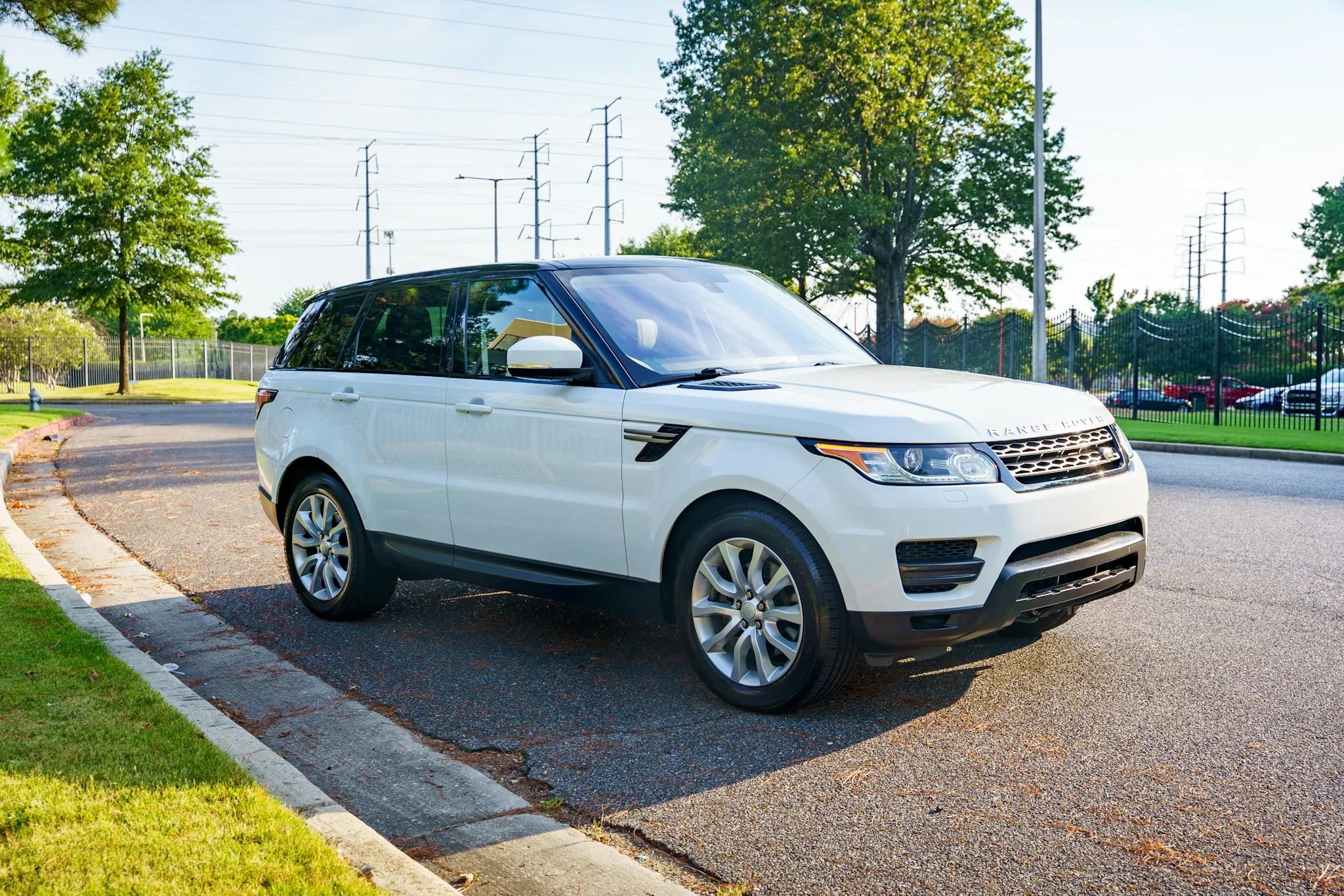 Used 2016 Land Rover Range Rover Sport SE image 5