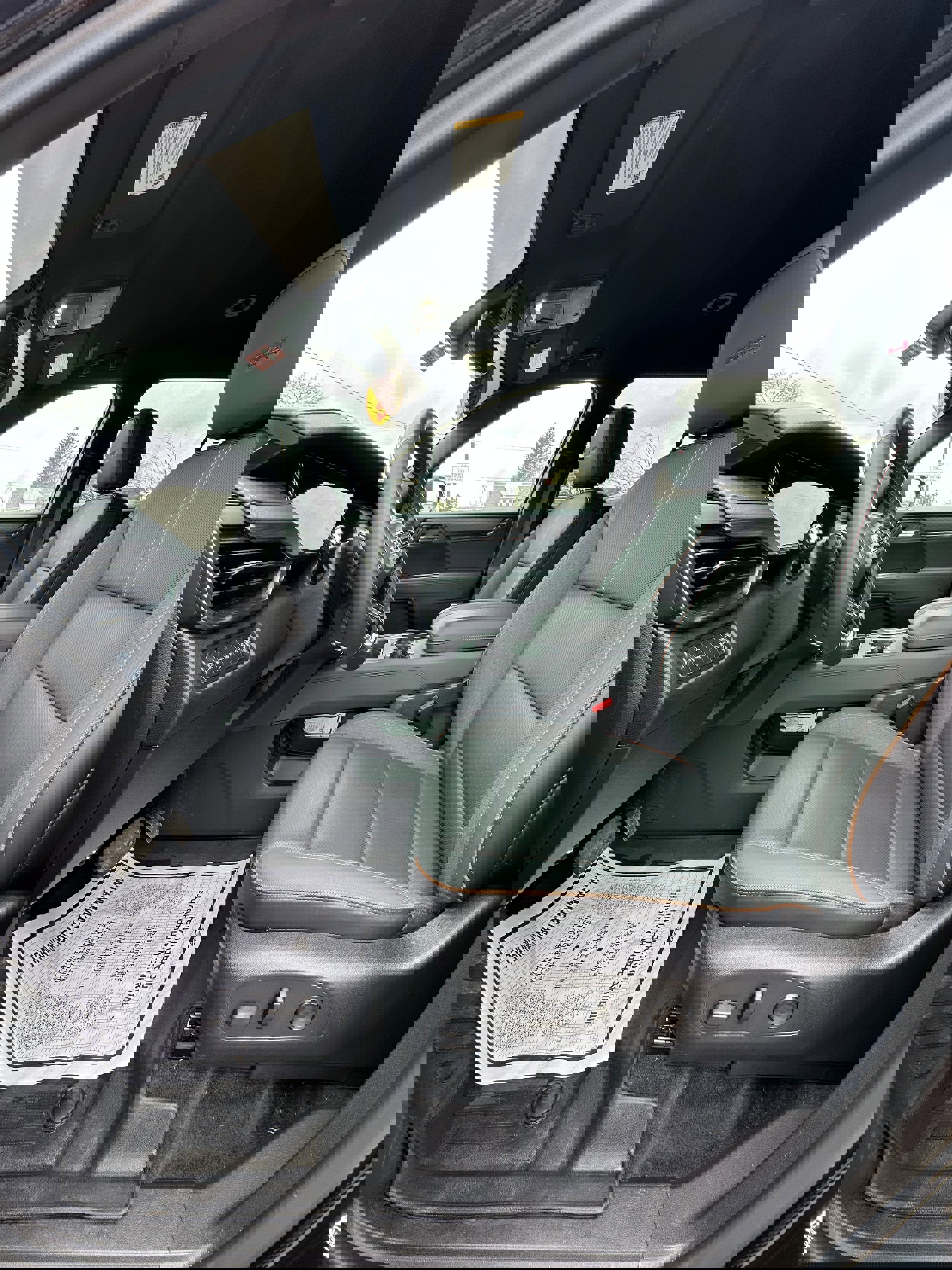 Used 2024 GMC Acadia AT4 w/ Luxury Package image 9