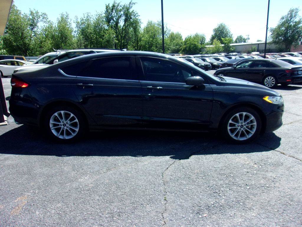 Used 2020 Ford Fusion SE image 4