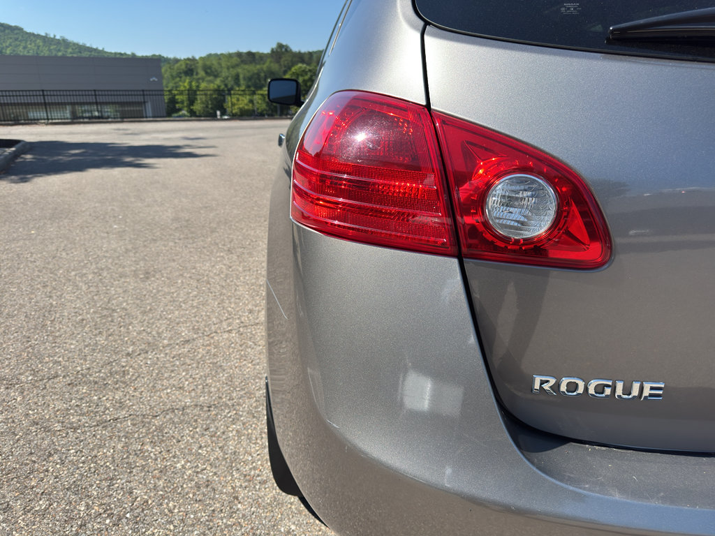 Used 2010 Nissan Rogue SL w/ Premium Pkg AWD/4WD image 4