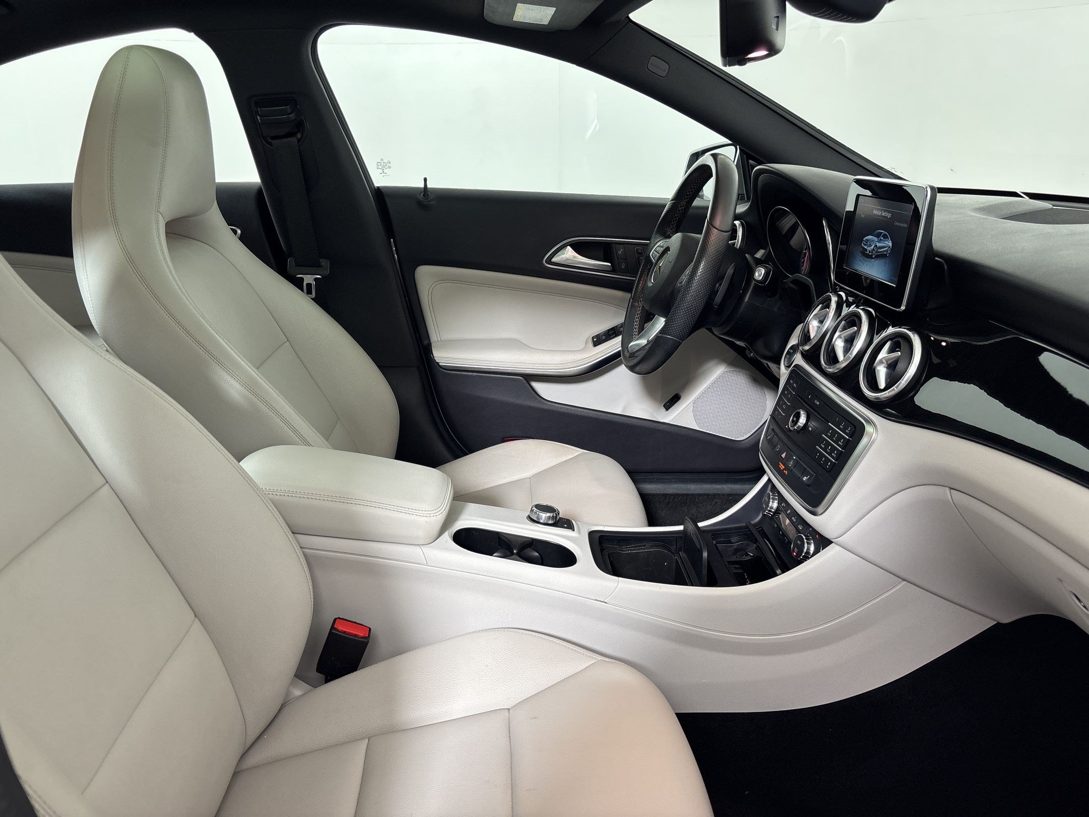 Used 2015 Mercedes-Benz CLA 250 image 31