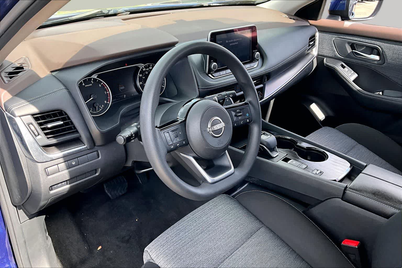 Certified 2023 Nissan Rogue SV FWD image 16