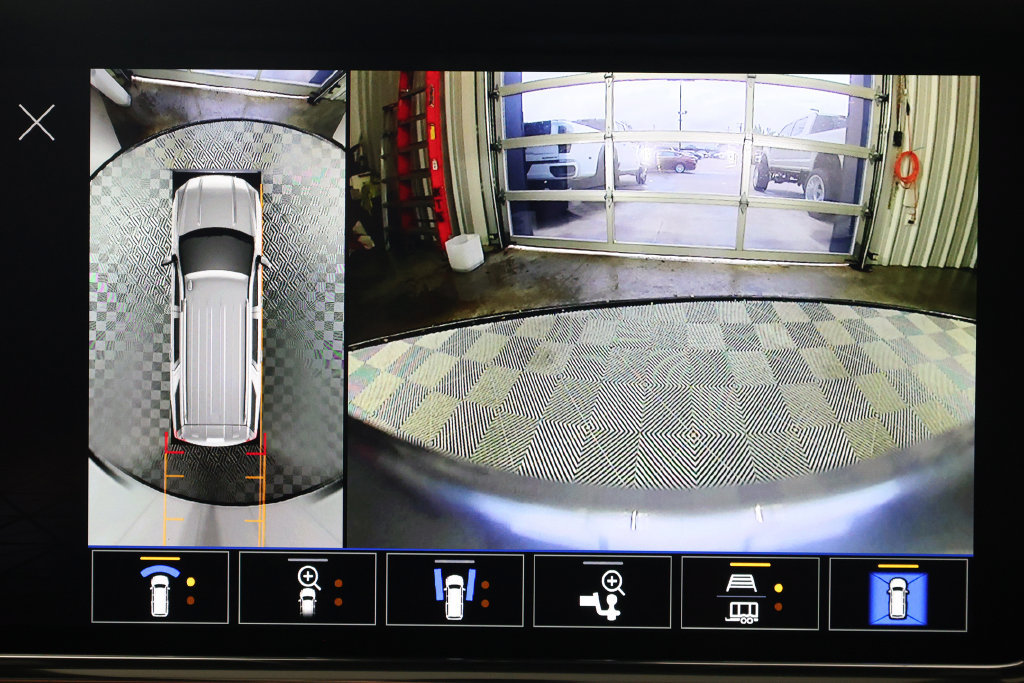 Used 2023 GMC Yukon XL Denali RWD image 33
