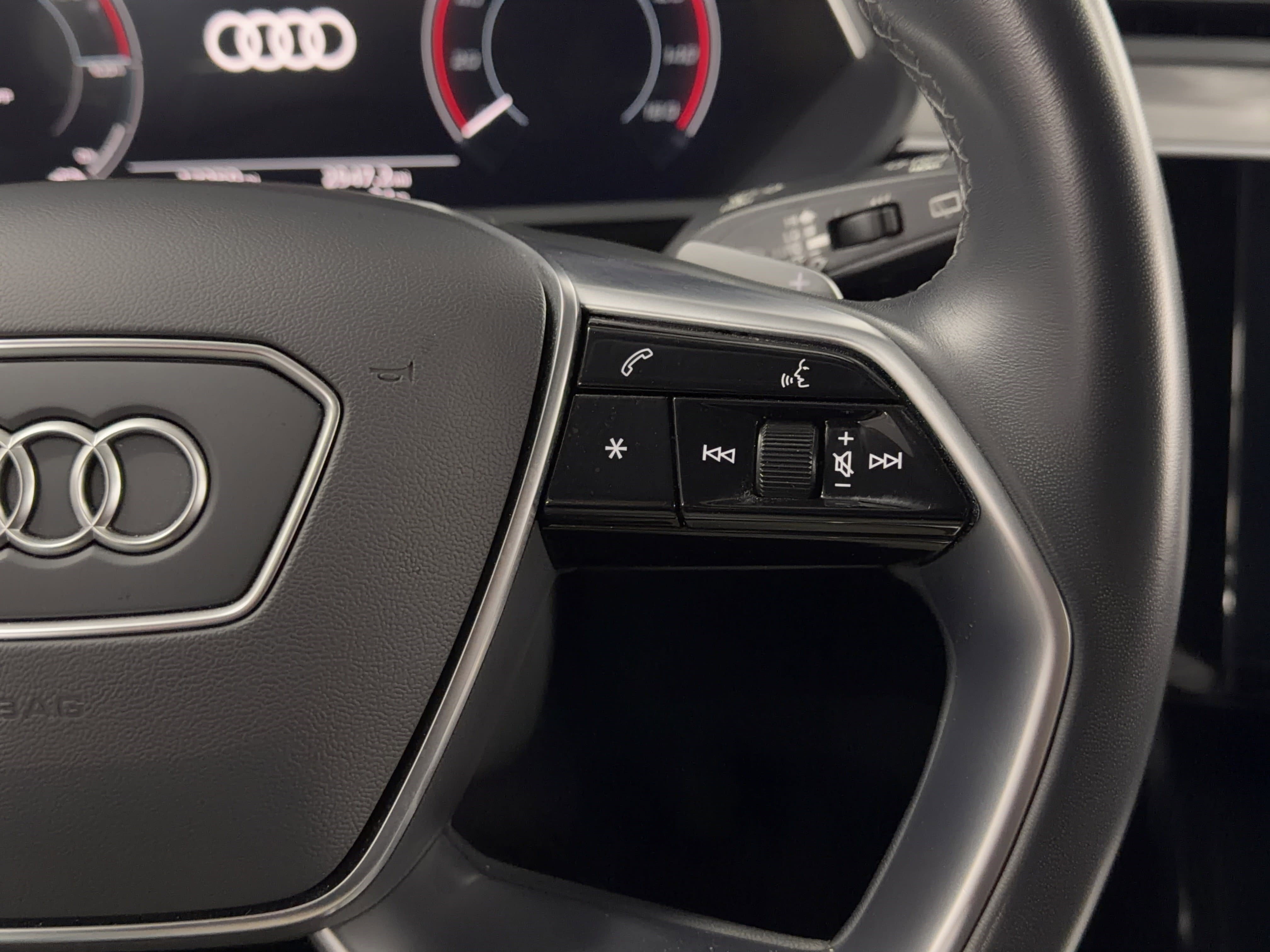 Used 2024 Audi Q8 e-tron Premium Plus AWD/4WD image 22