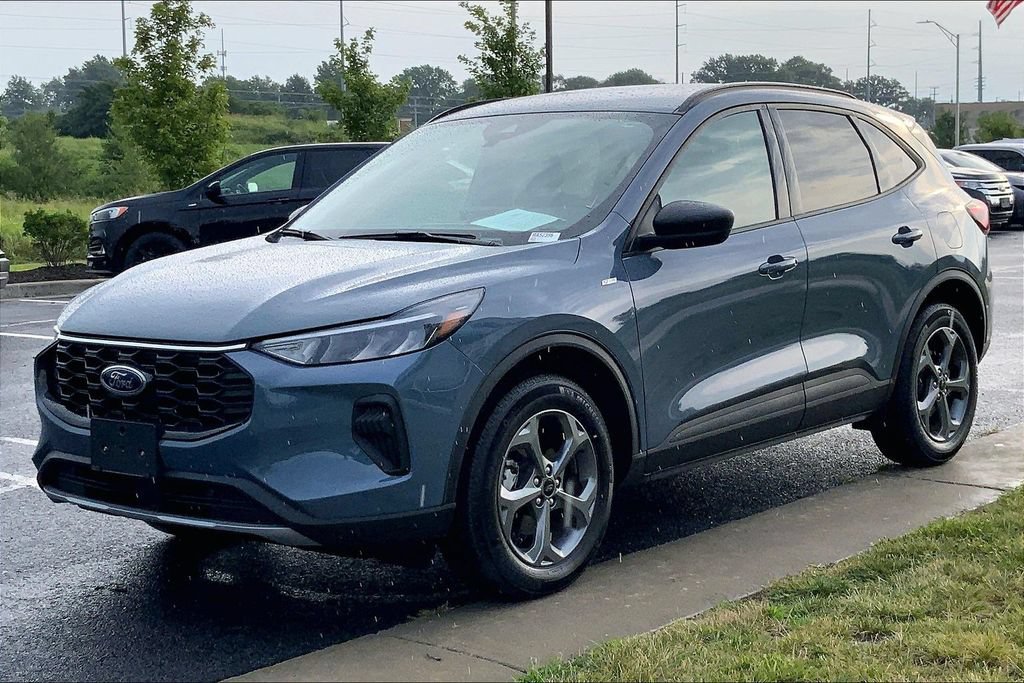 Used 2025 Ford Escape ST-Line w/ Tech Pack #1 AWD/4WD image 5