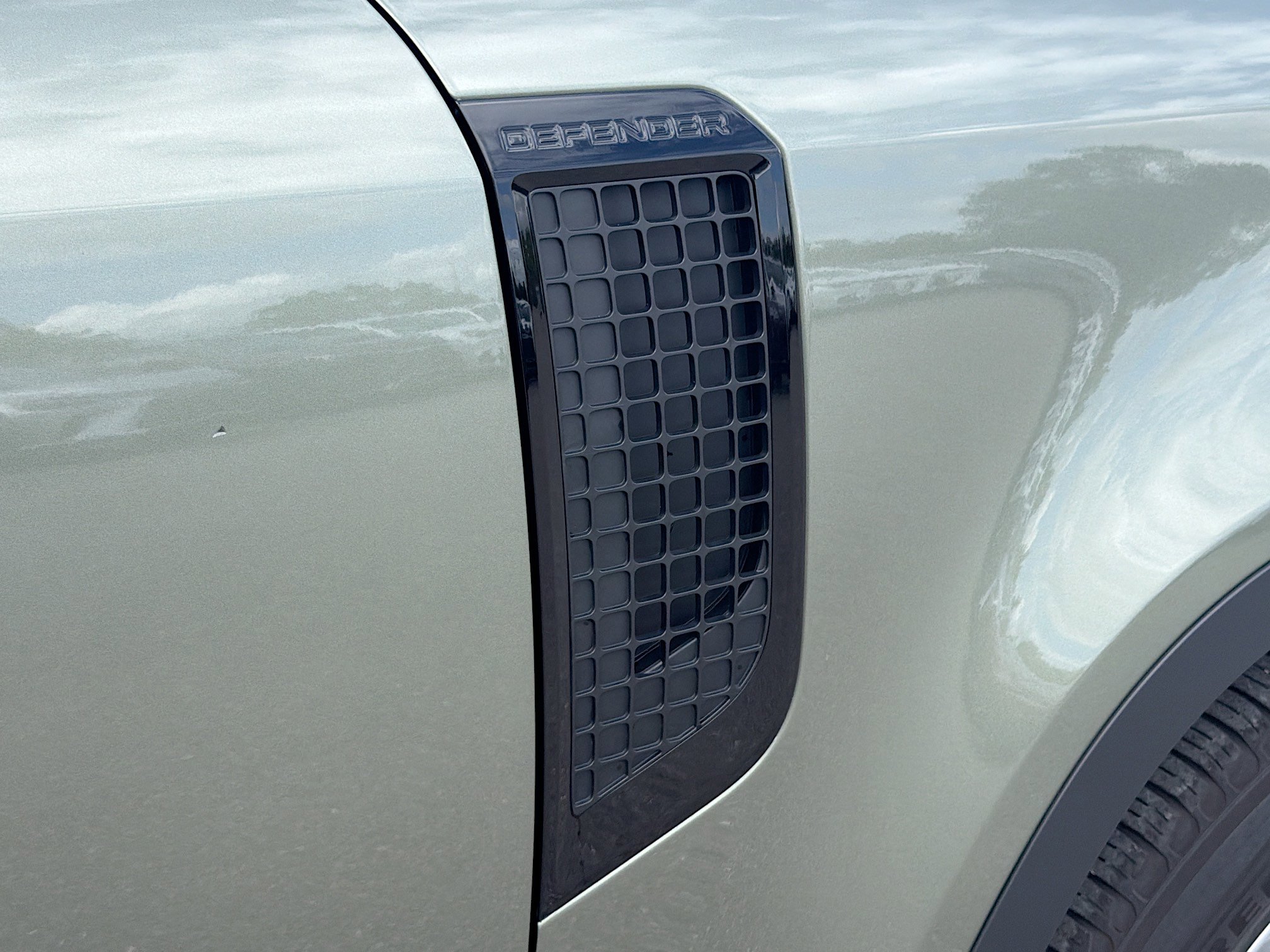 Used 2025 Land Rover Defender 110 S image 46