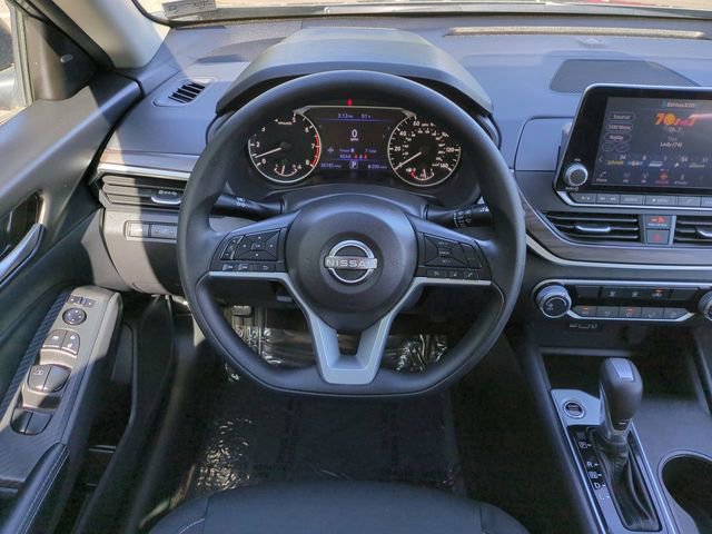 Used 2025 Nissan Altima 2.5 SV image 15