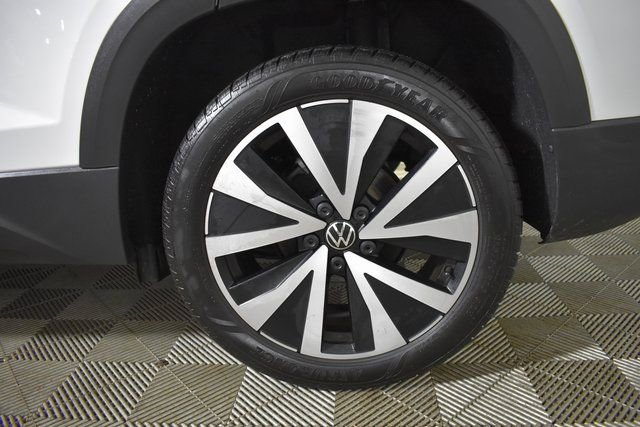 Used 2024 Volkswagen Taos SE FWD image 39