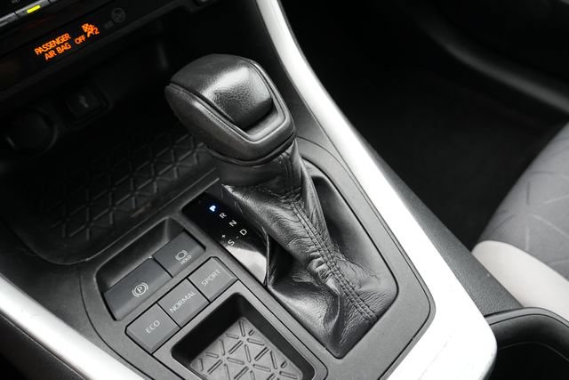 Used 2022 Toyota RAV4 XLE FWD image 37