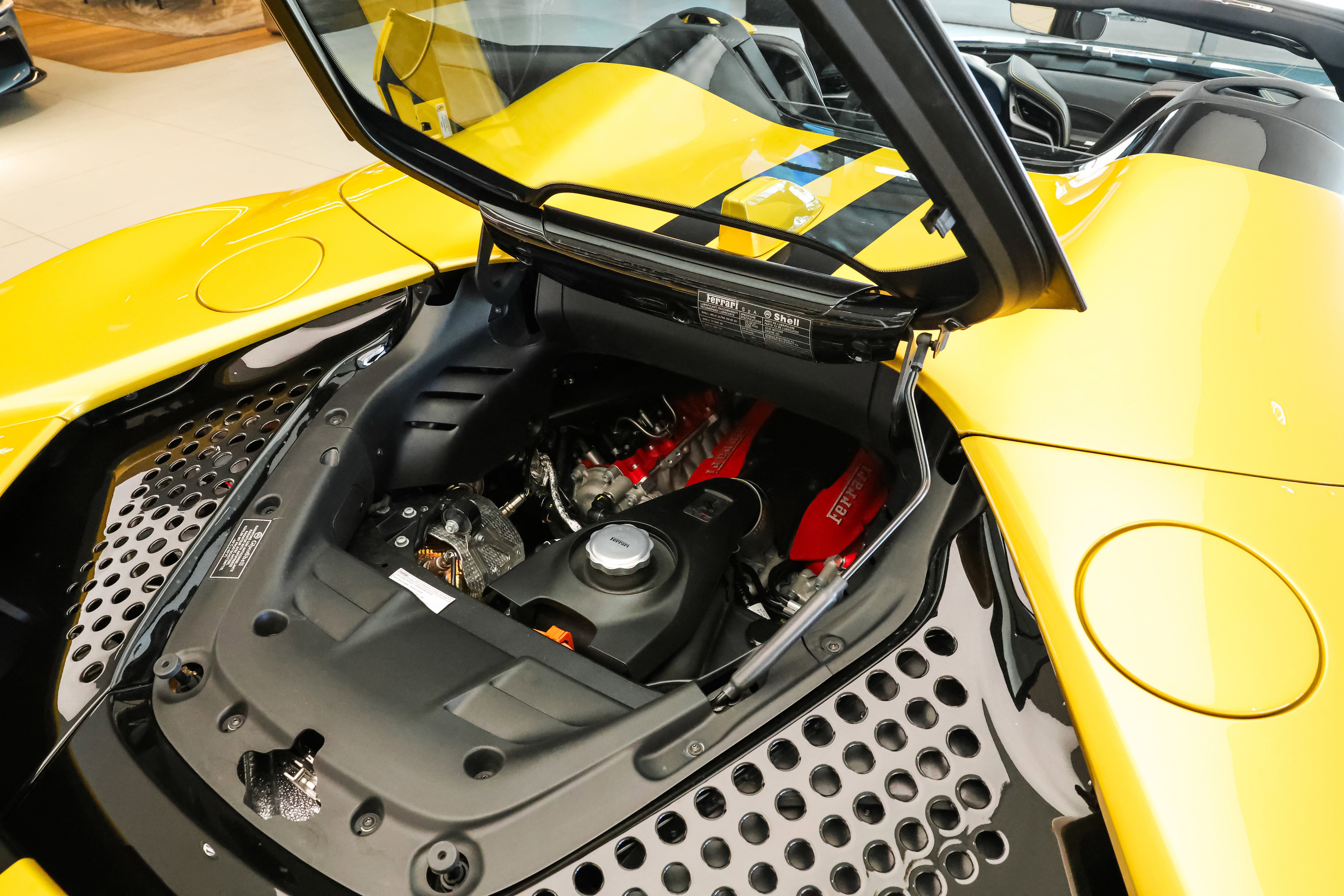 Used 2024 Ferrari SF90 Spider image 12