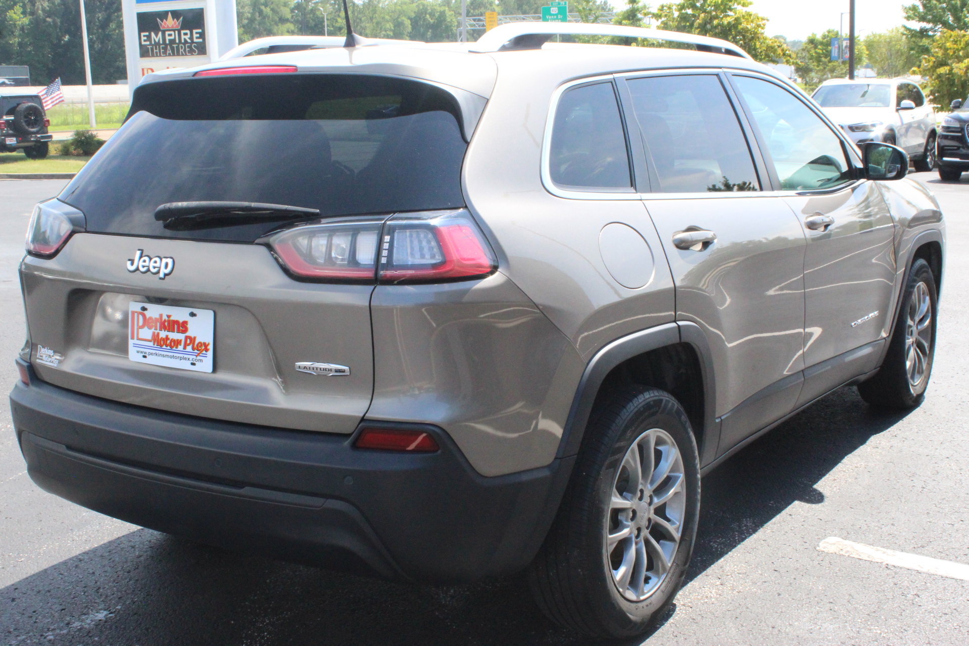 Used 2020 Jeep Cherokee Latitude Plus FWD image 6
