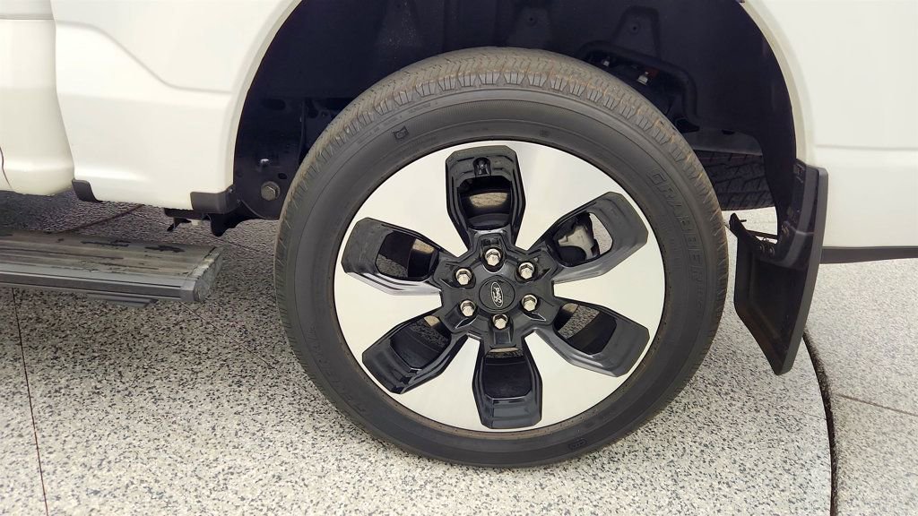 Used 2024 Ford F150 Lightning Platinum image 9