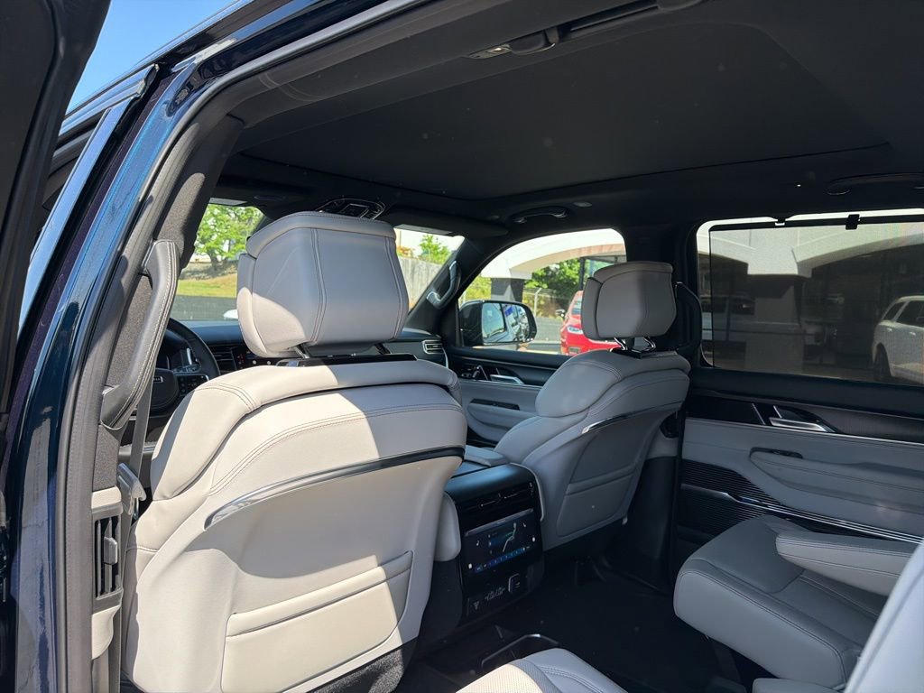 New 2026 Jeep Grand Wagoneer Summit AWD/4WD image 21