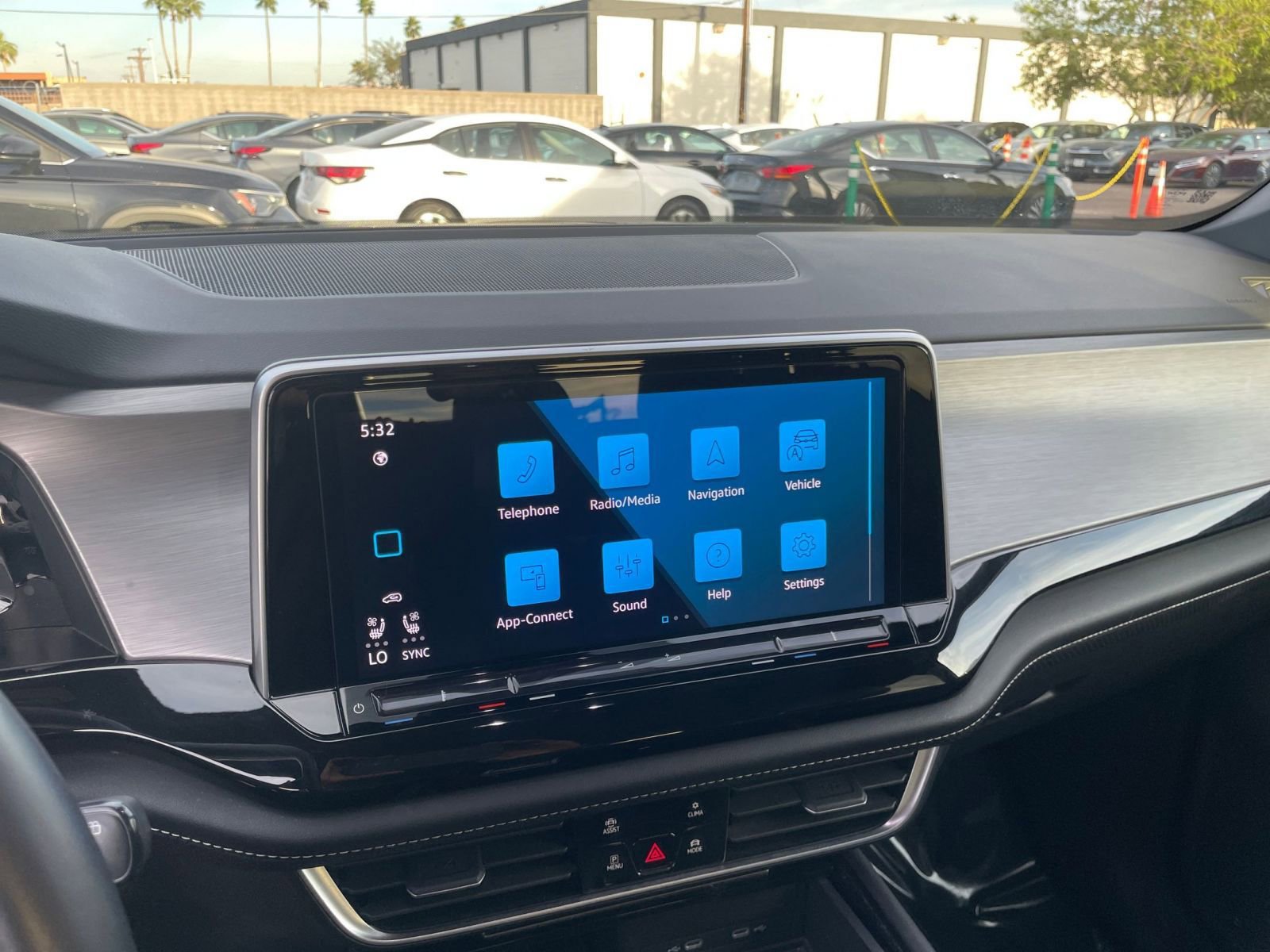 Used 2025 Volkswagen Atlas Cross Sport SE FWD image 20