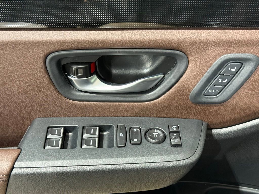 Used 2025 Honda Pilot Elite image 16