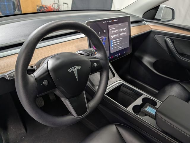Used 2025 Tesla Model Y Long Range image 17