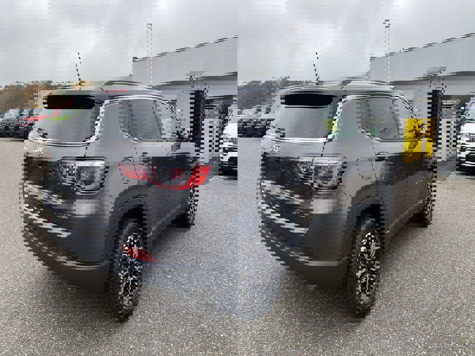 Certified 2022 Jeep Compass Limited w/ Sun and Sound Group image 3