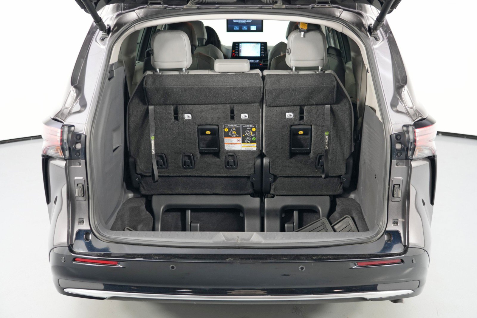 Used 2024 Toyota Sienna Limited image 10